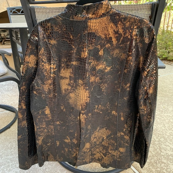 NWT Chicos Sz 3 (14-16) bronze, gold, black leather-like jacket. Zipper. Warm. - Picture 4 of 8